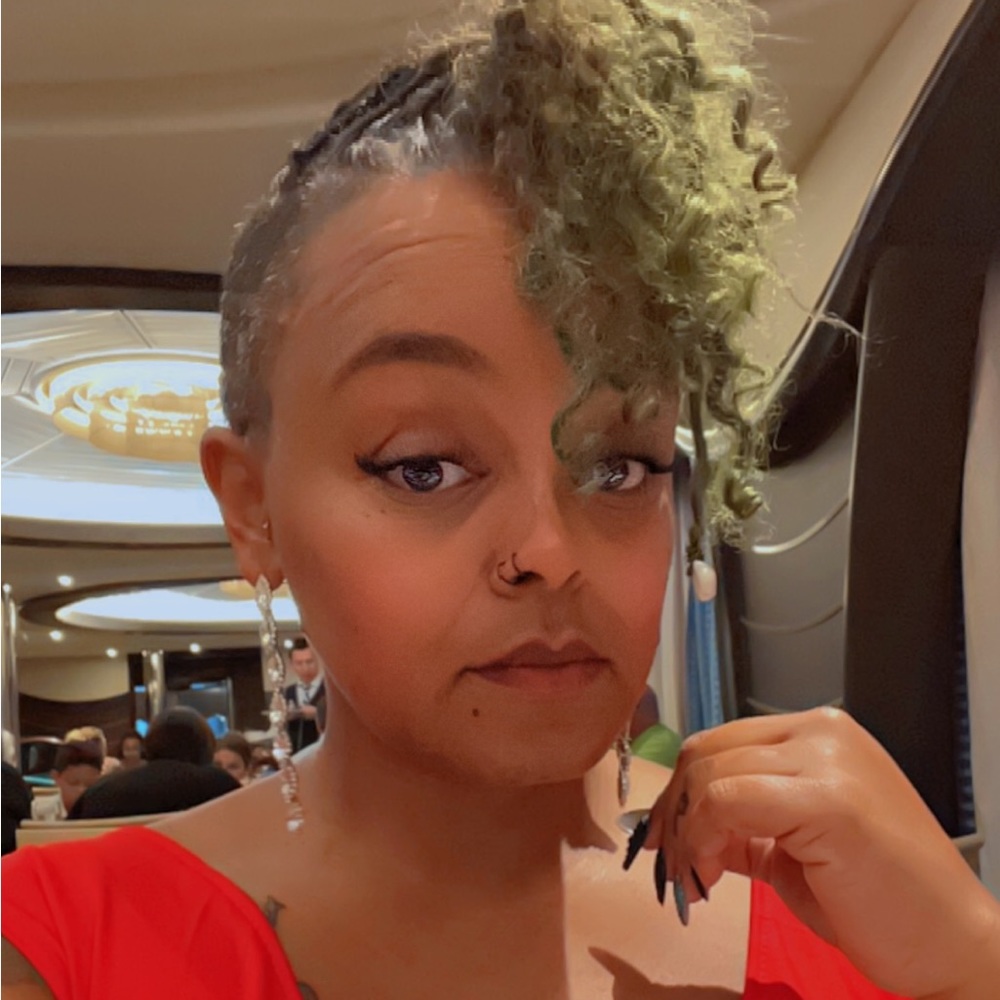 Meet your Posher, Toya